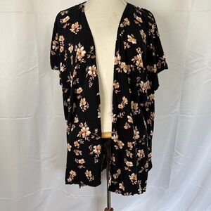 forever 21 black kimono with floral print / M